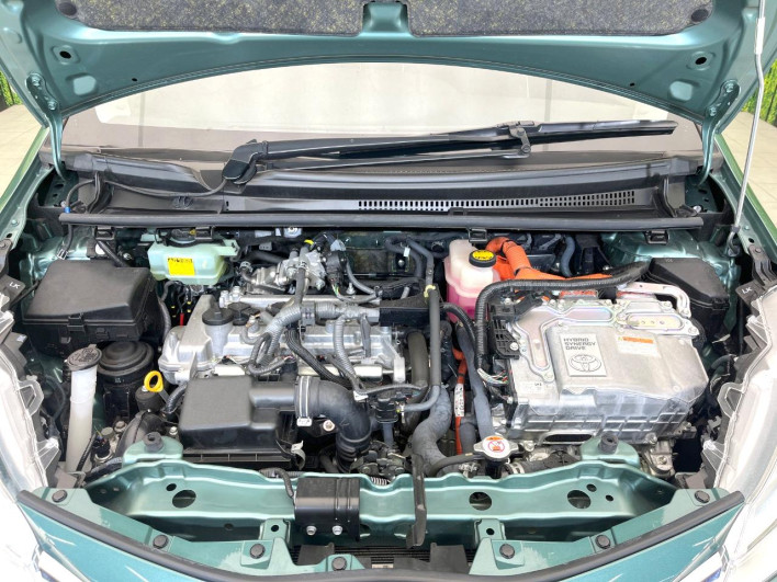 2017 Toyota Vitz DAA-NHP130 (UW-6a1661263bb0c)[4]