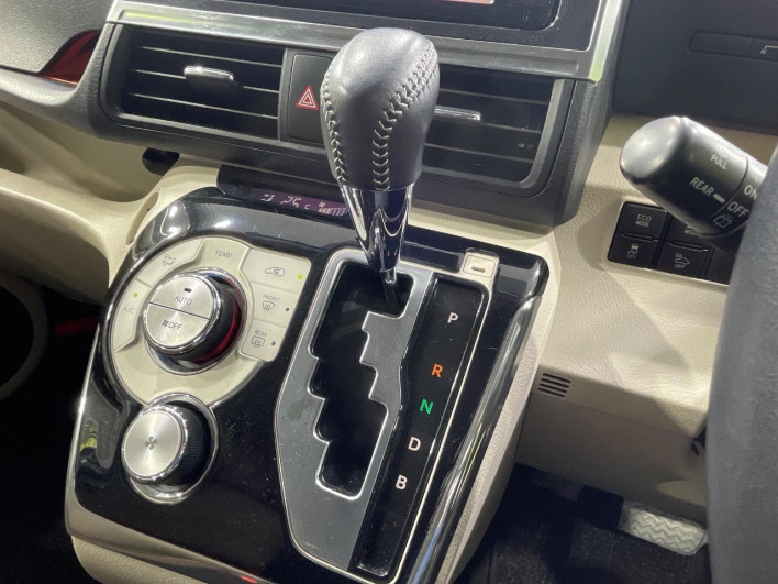 2015 Toyota Sienta DAA-NHP170G (UW-6a16612669e78)[12]