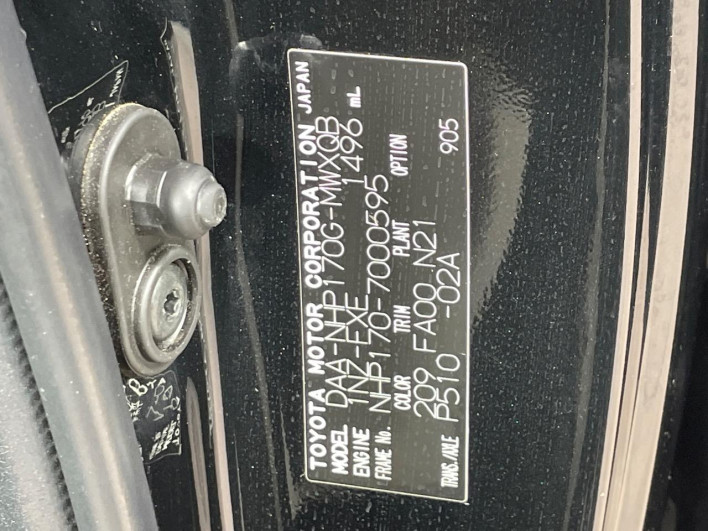 2015 Toyota Sienta DAA-NHP170G (UW-6a16612669e78)[1]