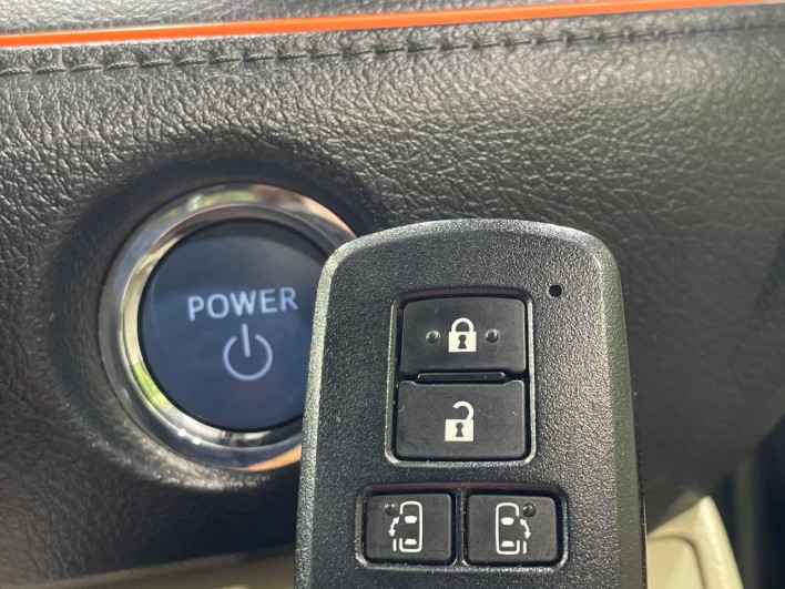2015 Toyota Sienta DAA-NHP170G (UW-6a16612669e78)[26]