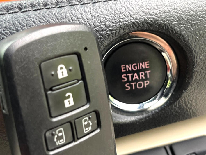 2016 Toyota Sienta DBA-NSP170G (UW-6a16612a82d2e)[9]
