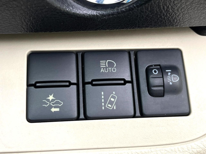 2016 Toyota Sienta DBA-NSP170G (UW-6a16612a82d2e)[10]