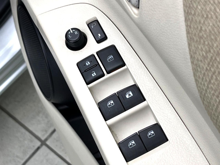 2016 Toyota Sienta DBA-NSP170G (UW-6a16612a82d2e)[8]