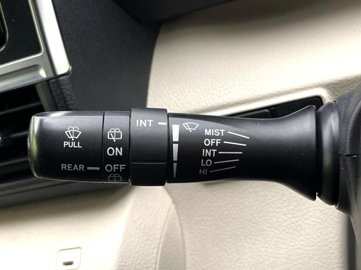 2016 Toyota Sienta DBA-NSP170G (UW-6a16612a82d2e)[15]