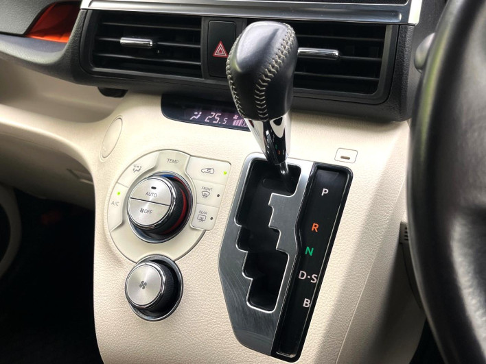 2016 Toyota Sienta DBA-NSP170G (UW-6a16612a82d2e)[21]