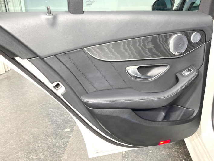 2019 Mercedes Benz C CLASS STATION WAGON LDA-205214 (UW-6a166165e69ac)[12]