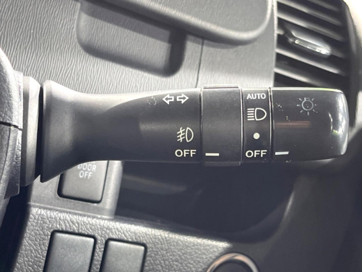2012 Toyota Voxy DBA-ZRR70W (UW-6a1661723fe39)[19]