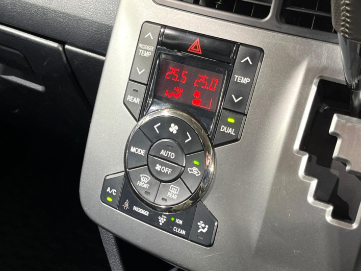 2012 Toyota Voxy DBA-ZRR70W (UW-6a1661723fe39)[15]