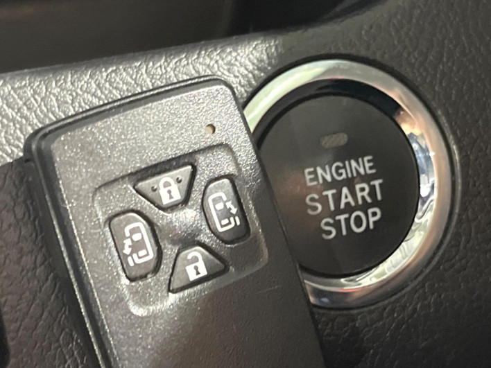2012 Toyota Voxy DBA-ZRR70W (UW-6a1661723fe39)[13]