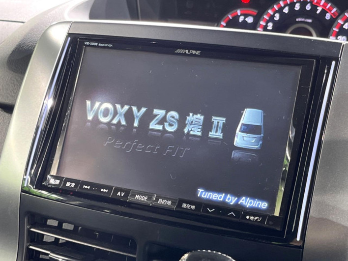 2012 Toyota Voxy DBA-ZRR70W (UW-6a1661723fe39)[27]