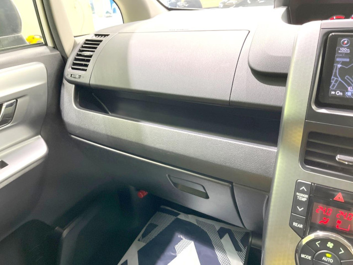 2013 Toyota Voxy DBA-ZRR70W (UW-6a166172d1d62)[26]