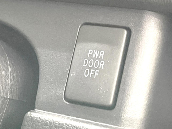 2013 Toyota Voxy DBA-ZRR70W (UW-6a166172d1d62)[22]