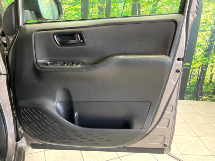 2017 Toyota Noah DBA-ZRR80G (UW-6a166177a3442)[17]