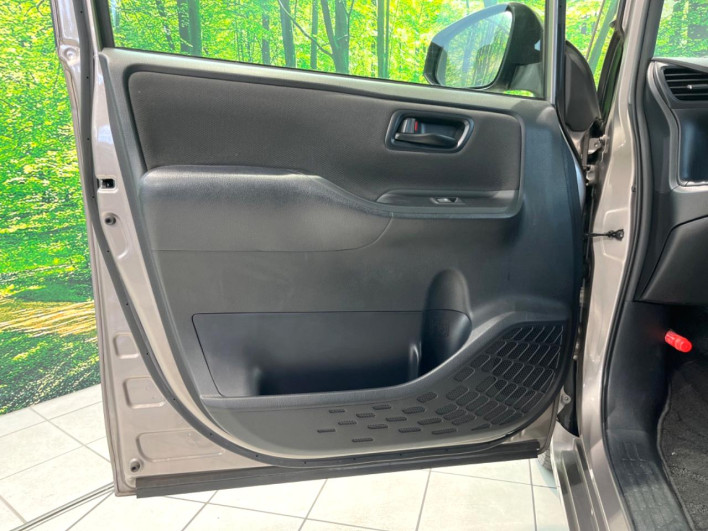 2017 Toyota Noah DBA-ZRR80G (UW-6a166177a3442)[16]