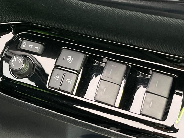 2020 Toyota Voxy 3BA-ZRR80W (UW-6a16617cf1368)[17]