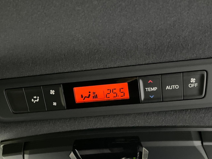 2020 Toyota Voxy 3BA-ZRR80W (UW-6a16617cf1368)[12]