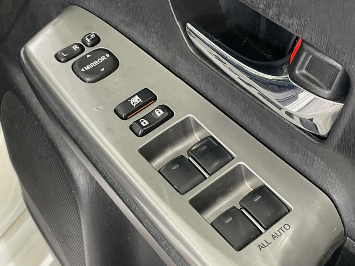 2016 Toyota Prius α DAA-ZVW41W (UW-6a16618c9b47f)[26]