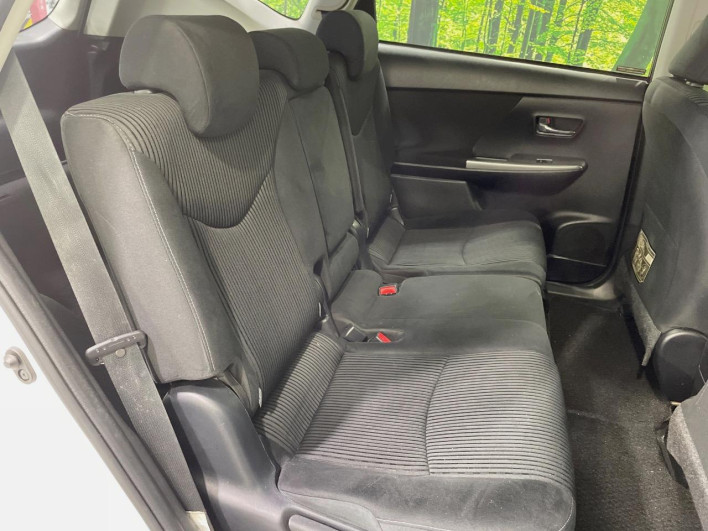 2016 Toyota Prius α DAA-ZVW41W (UW-6a16618c9b47f)[29]