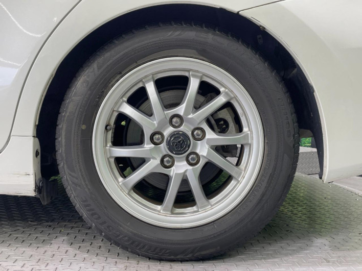 2016 Toyota Prius α DAA-ZVW41W (UW-6a16618c9b47f)[7]