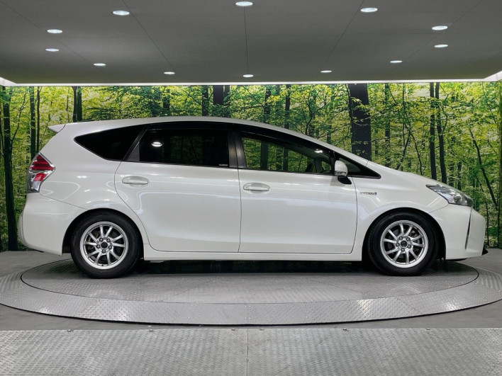 2016 Toyota Prius α DAA-ZVW41W (UW-6a16618c9b47f)[15]