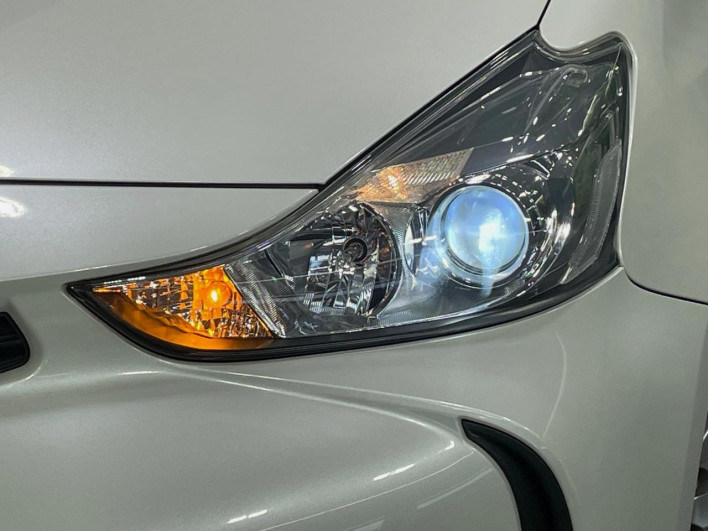 2016 Toyota Prius α DAA-ZVW41W (UW-6a16618c9b47f)[10]