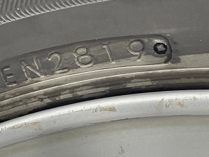 2016 Toyota Prius α DAA-ZVW41W (UW-6a16618c9b47f)[8]