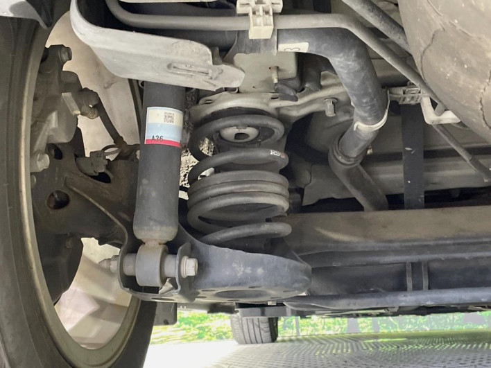2016 Toyota Prius α DAA-ZVW41W (UW-6a16618c9b47f)[21]