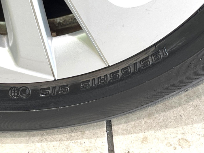 2016 Toyota Prius DAA-ZVW50 (UW-6a16618f4bf43)[17]