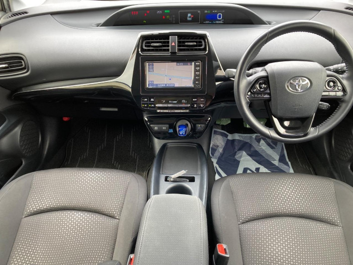2020 Toyota Prius 6AA-ZVW55 (UW-6a1661937b332)[29]