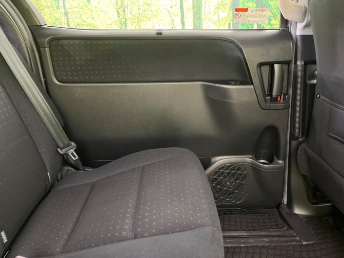 2014 Toyota Voxy DAA-ZWR80G (UW-6a166198d2605)[29]