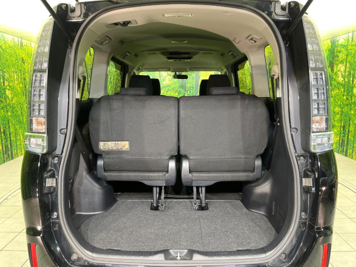 2014 Toyota Voxy DAA-ZWR80G (UW-6a166198d2605)[18]