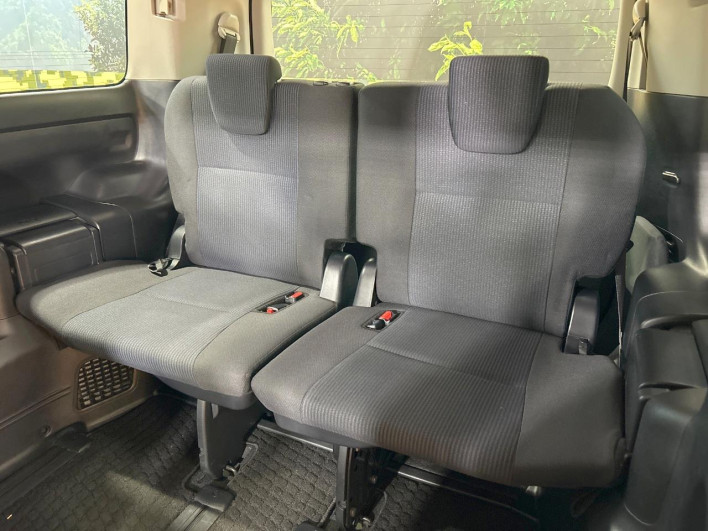 2016 Toyota Noah DAA-ZWR80G (UW-6a16619987b9d)[26]