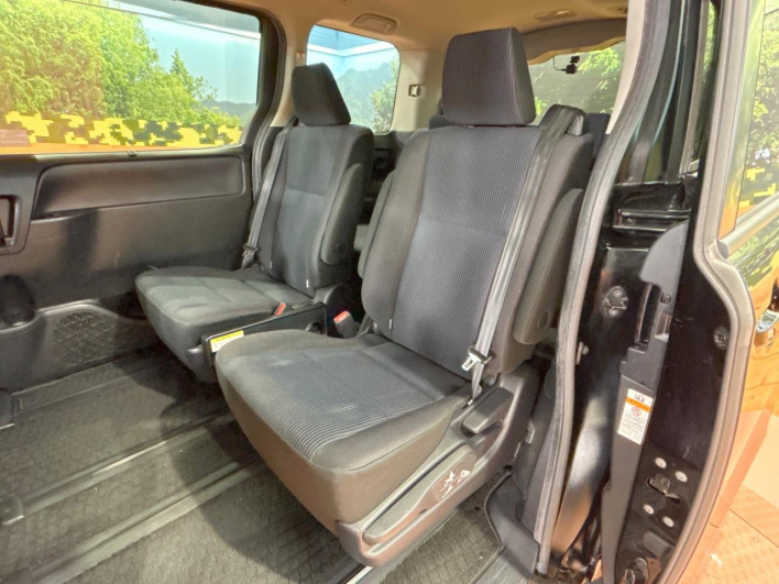 2016 Toyota Noah DAA-ZWR80G (UW-6a16619987b9d)[27]