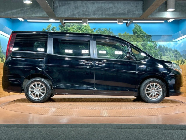 2016 Toyota Noah DAA-ZWR80G (UW-6a16619987b9d)[19]