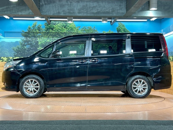 2016 Toyota Noah DAA-ZWR80G (UW-6a16619987b9d)[15]