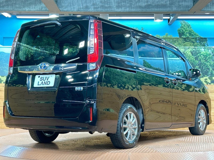 2016 Toyota Noah DAA-ZWR80G (UW-6a16619987b9d)[18]