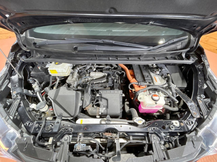 2016 Toyota Noah DAA-ZWR80G (UW-6a16619987b9d)[6]
