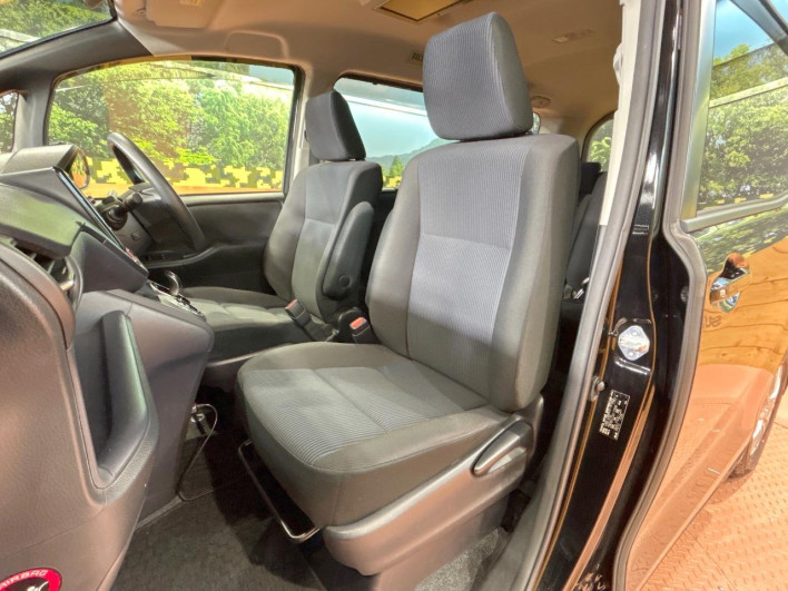 2016 Toyota Noah DAA-ZWR80G (UW-6a16619987b9d)[28]