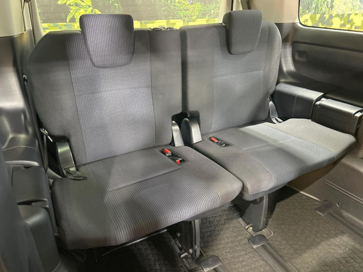 2016 Toyota Noah DAA-ZWR80G (UW-6a16619987b9d)[25]