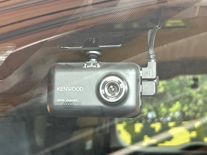 2016 Toyota Noah DAA-ZWR80G (UW-6a16619987b9d)[4]