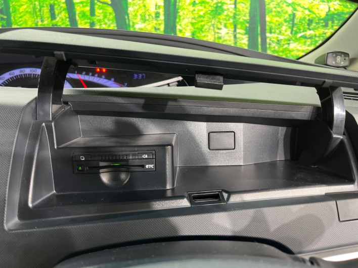 2014 Toyota Estima DBA-ACR50W (UW-6a17b14b2642b)[11]