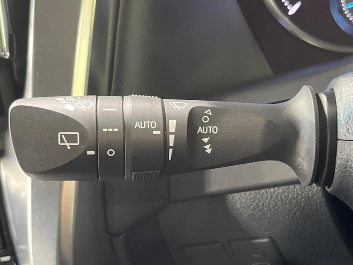 2015 Toyota Alphard Hybrid DAA-AYH30W (UW-6a17b16ba4850)[25]