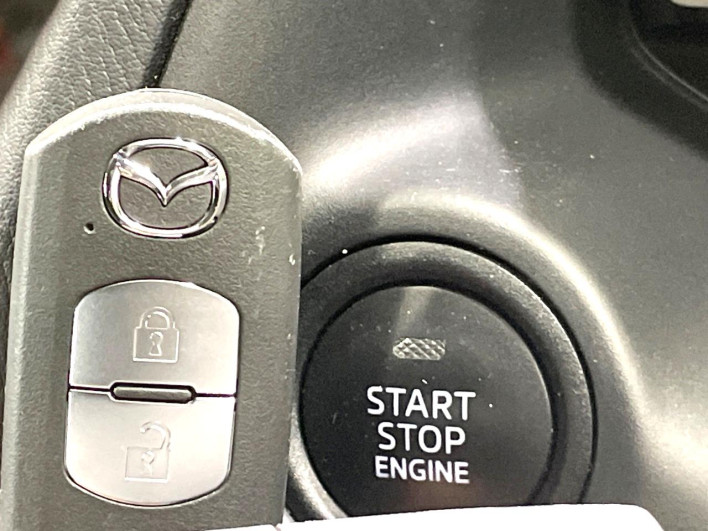 2016 Mazda Axela Sports DBA-BMEFS (UW-6a17b18c78c40)[19]
