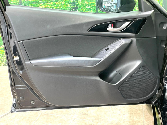2016 Mazda Axela Sports DBA-BMEFS (UW-6a17b18c78c40)[27]