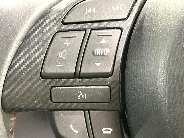 2016 Mazda Axela Sports DBA-BMEFS (UW-6a17b18c78c40)[14]