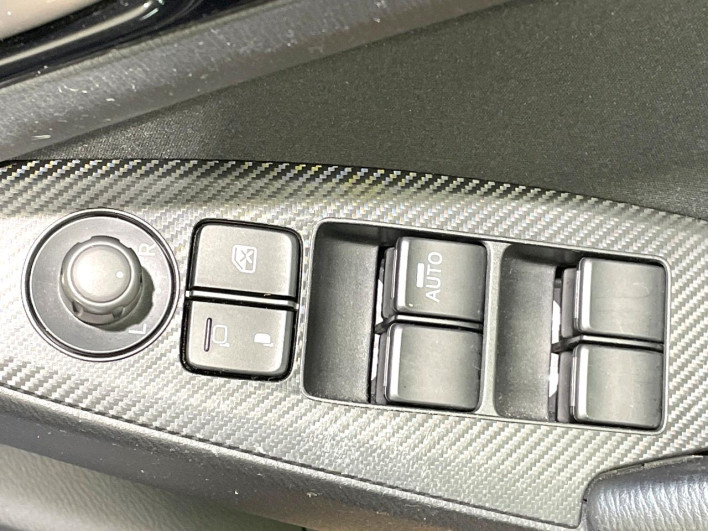 2016 Mazda Axela Sports DBA-BMEFS (UW-6a17b18c78c40)[8]