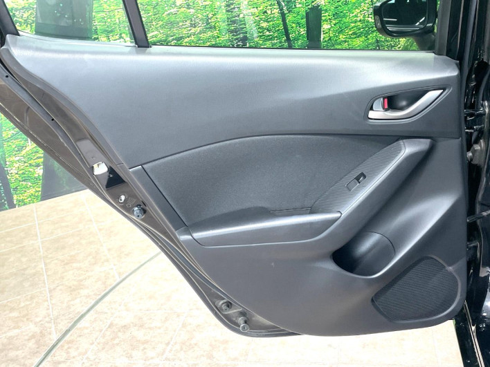 2016 Mazda Axela Sports DBA-BMEFS (UW-6a17b18c78c40)[26]