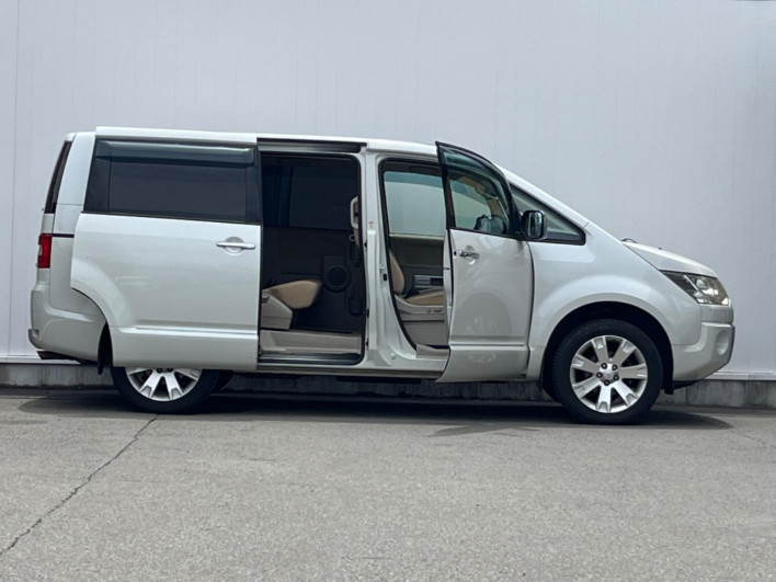 2011 Mitsubishi Delica D:5 DBA-CV5W (UW-6a17b1975d20c)[11]