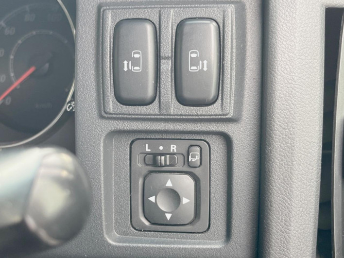2016 Mitsubishi Delica D:5 DBA-CV5W (UW-6a17b19785b19)[20]