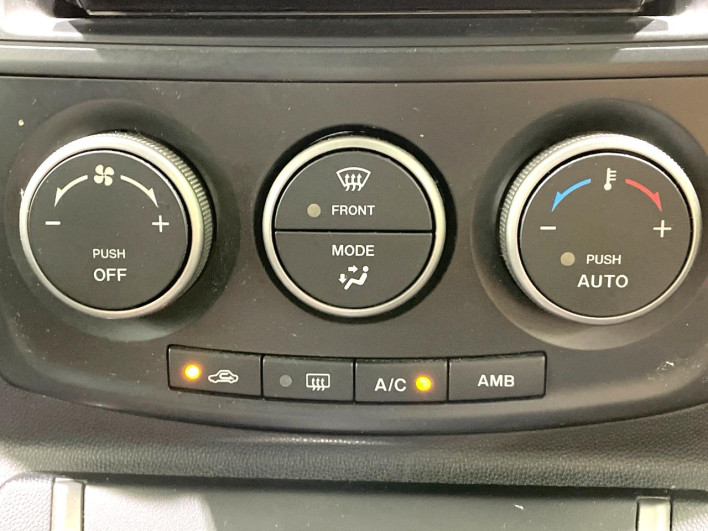 2013 Mazda Premacy DBA-CWEFW (UW-6a17b198799c5)[19]